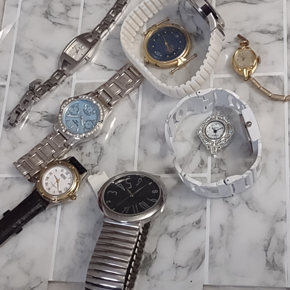 Bag of vintage old watches. Different brands